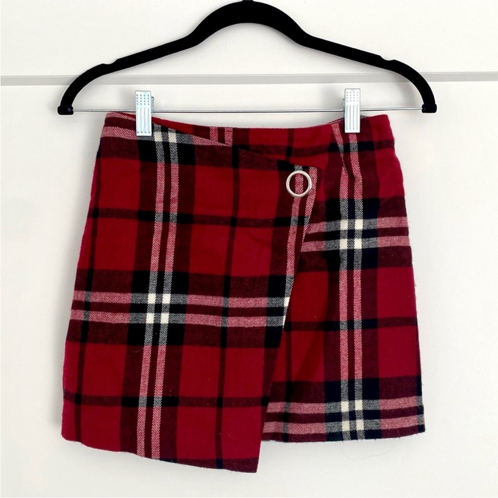 H&M Divided Mini Skirt Red Black Tartan Plaid Sz 2 Asymmetrical Front XS Flannel